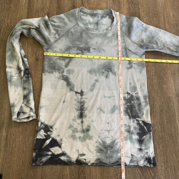 Lululemon Swiftly Tech Long Sleeve 2.0 MultiDye Shibori Stripe Graphite Grey - Picture 9 of 10